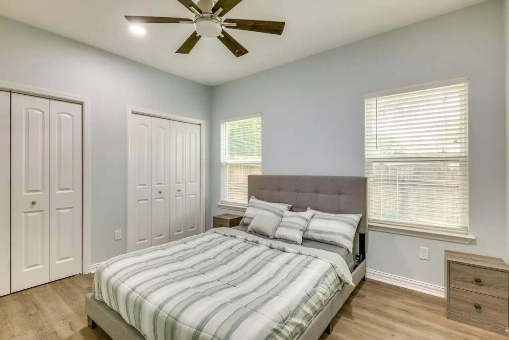 Vacation Home Lake Livingston! Onalaska Bagian luar foto