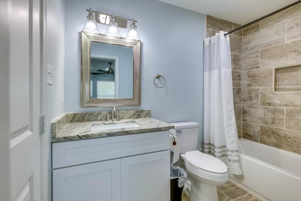 Vacation Home Lake Livingston! Onalaska Bagian luar foto