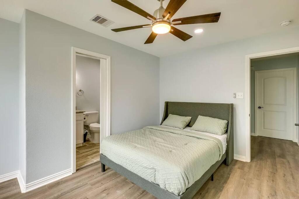 Vacation Home Lake Livingston! Onalaska Bagian luar foto
