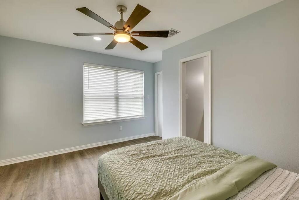 Vacation Home Lake Livingston! Onalaska Bagian luar foto