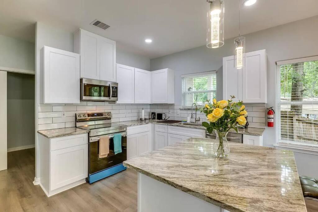 Vacation Home Lake Livingston! Onalaska Bagian luar foto