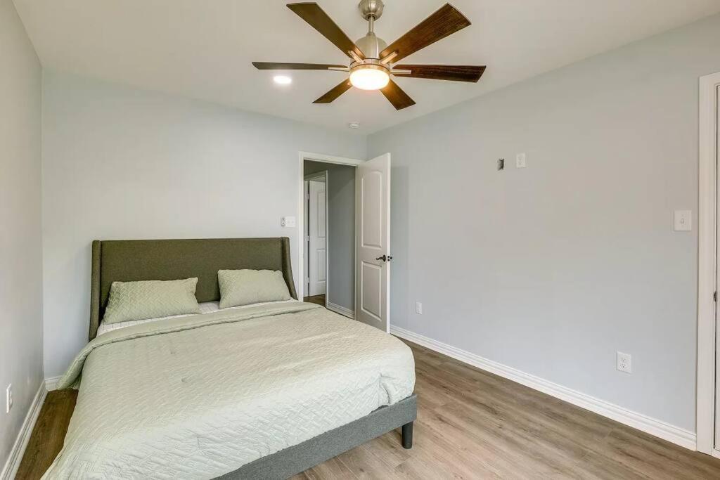 Vacation Home Lake Livingston! Onalaska Bagian luar foto