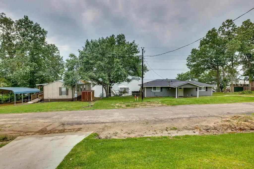 Vacation Home Lake Livingston! Onalaska Bagian luar foto