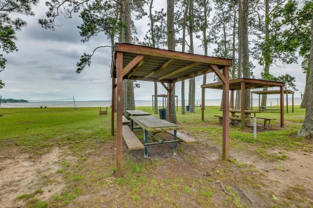 Vacation Home Lake Livingston! Onalaska Bagian luar foto
